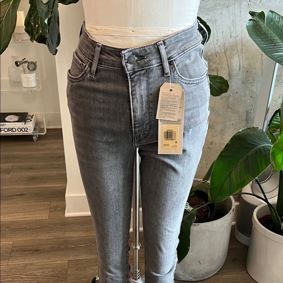 Levi's Women's Gray Skinny Jeans - Picture 6 of 9